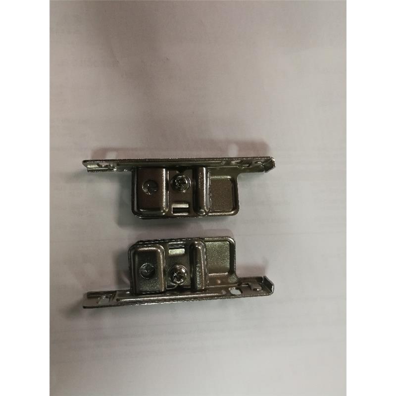 pritrdilec za metabox predale